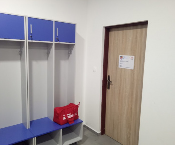 Aktuality / Projekt: Vybavenie budovy šatní ŠK Sedlice novým nábytkom - foto
