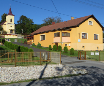 Areál kostola a fary